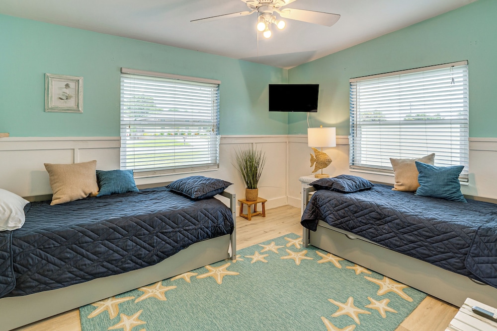 2 Mi to Punta Gorda Beach Park Nautical Retreat in Punta Gorda, United States