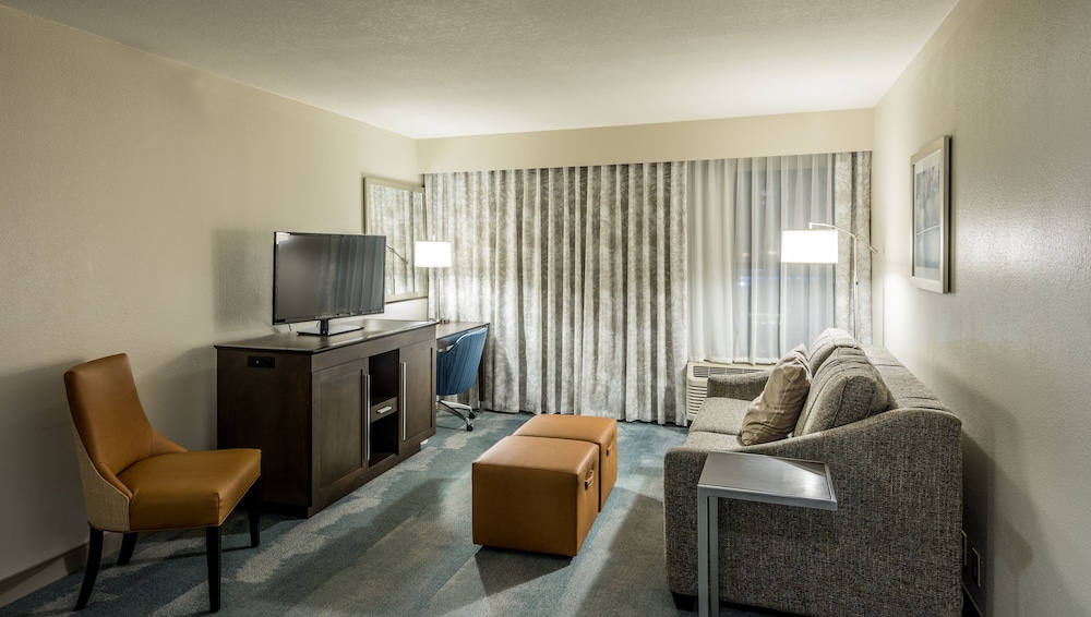 Hampton Inn & Suites Jackson Coliseum - photo 23