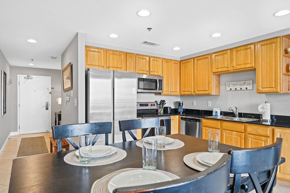 Splash Beach Resort by Book That Condo - photo 34