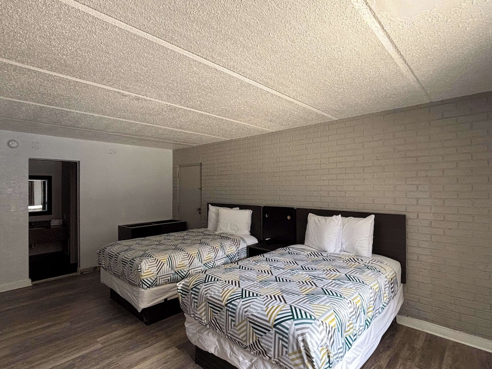 Studio 6 Tallahassee FL North Monroe - photo 24