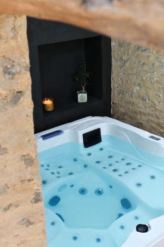 Jacuzzi idyllique à 1h de Paris - carbon neutral hotel in Unknown City
