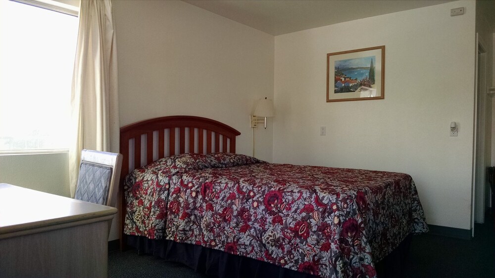 Backcountry Inn Motel - photo 4