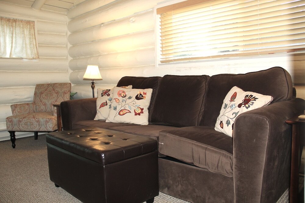 Yellowstone Hot Springs Resort - photo 48