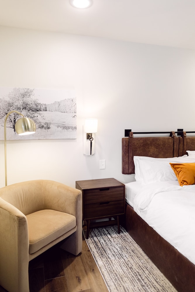 Tangerine Motel - photo 36