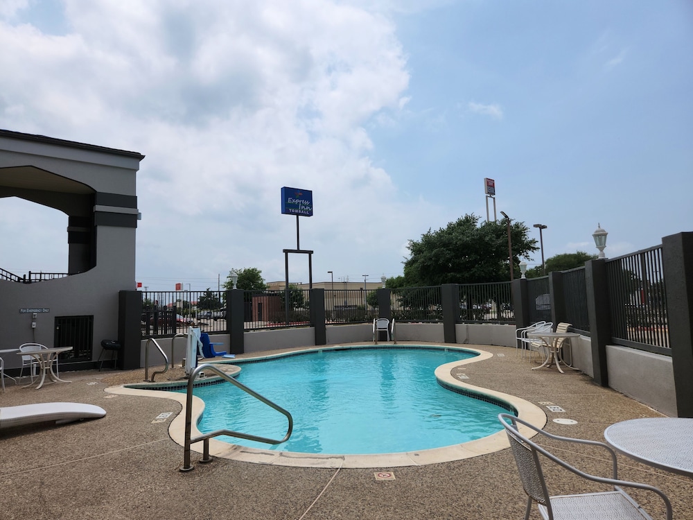 Express Inn Tomball - photo 25
