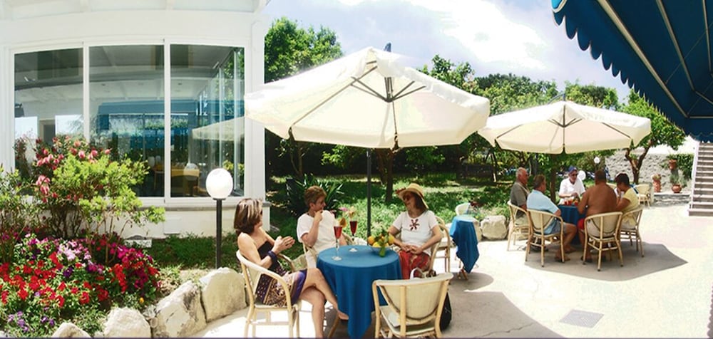 Hotel Villa Tre Sorelle in Serrara Fontana, Italy