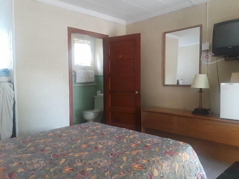 Maples Motel - photo 10