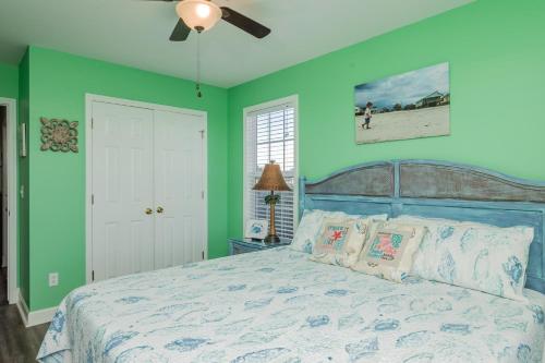 Sherrys Paradise by Oak Island Accommodations - photo 12