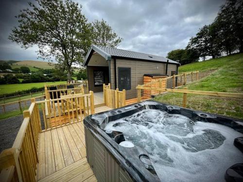Meadow Retreat — 4-Star Luxury Hotel in Rhayader, United Kingdom