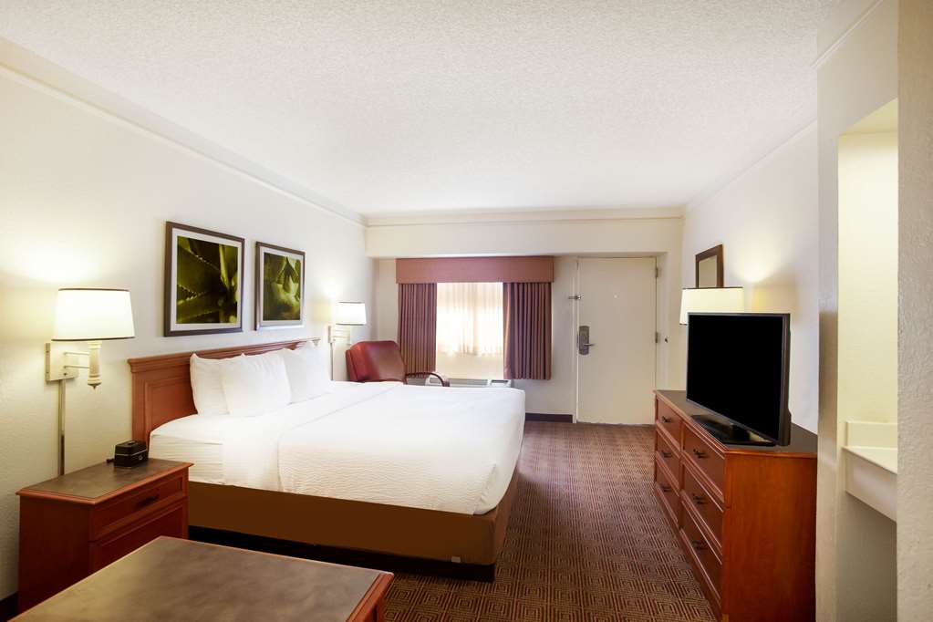 La Quinta Inn by Wyndham Austin Capitol Downtown - photo 19