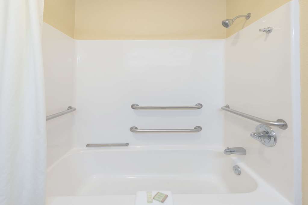 Super 8 by Wyndham Martinsville - photo 6
