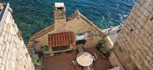Vacation House Ivan Komiza — 4-Star Luxury Hotel in Komiza, Croatia