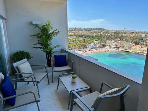 Paceville Sandy Beach with Jacuzzi & Free Parking — 4-Star Luxury Hotel in San Giljan, Malta