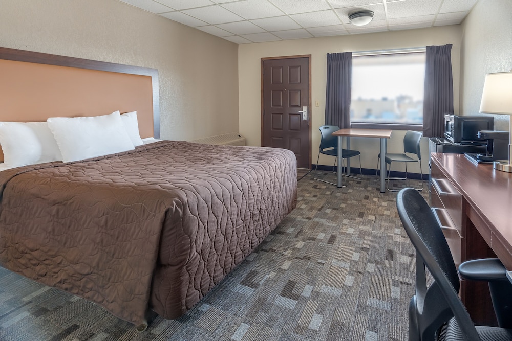 El Rancho Hotel - photo 18