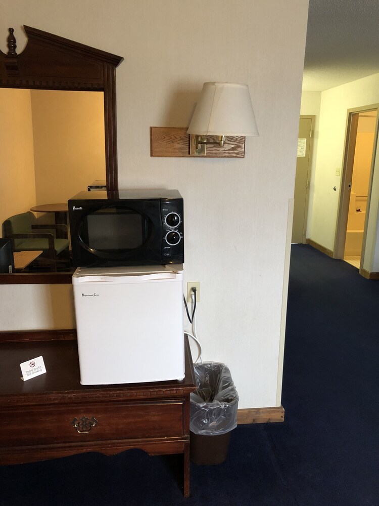 Denison Inn & Suites - photo 27