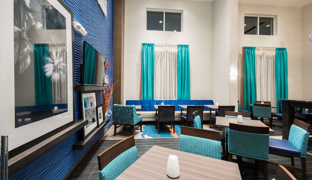 Hampton Inn & Suites Orlando At SeaWorld - photo 6