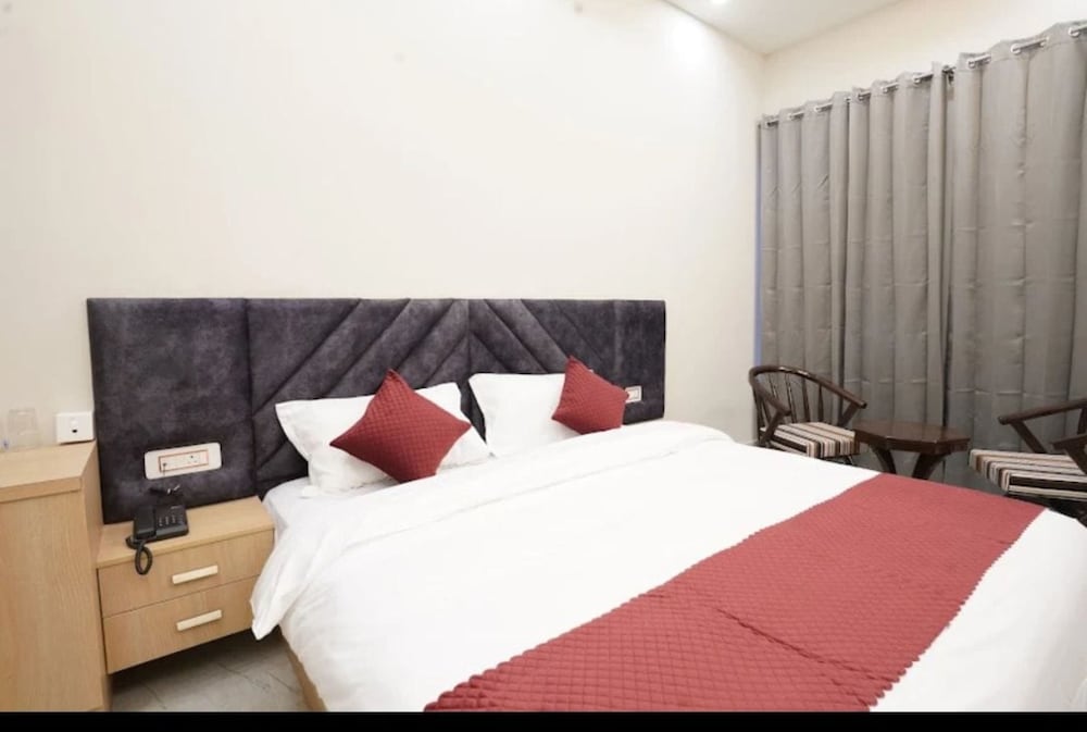 Su Casa Banquets and Hotel in Vikasnagar, India