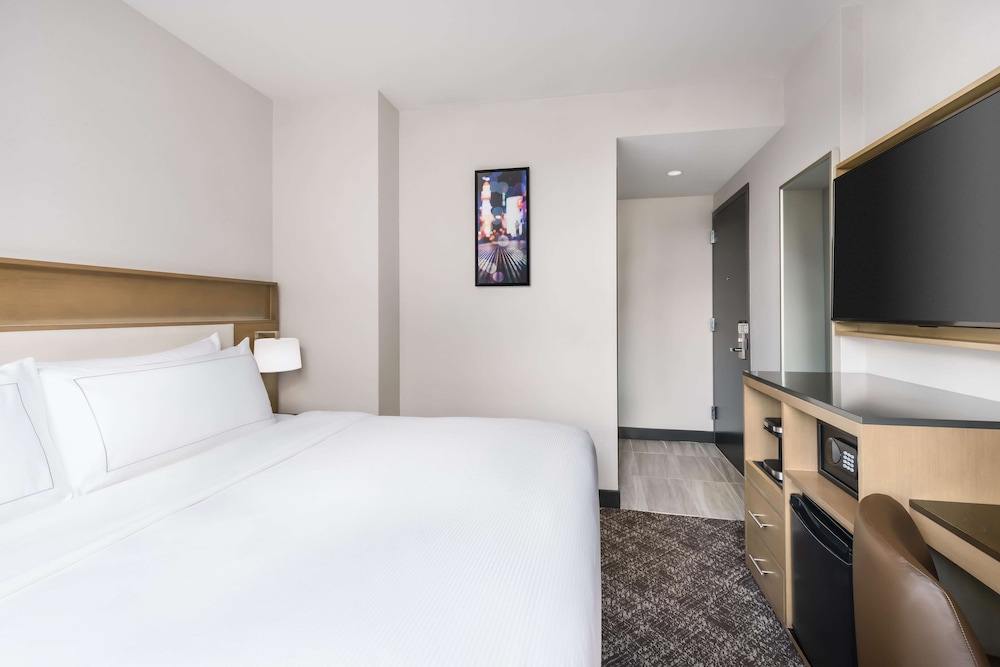 Doubletree by Hilton New York Times Square South - photo 8