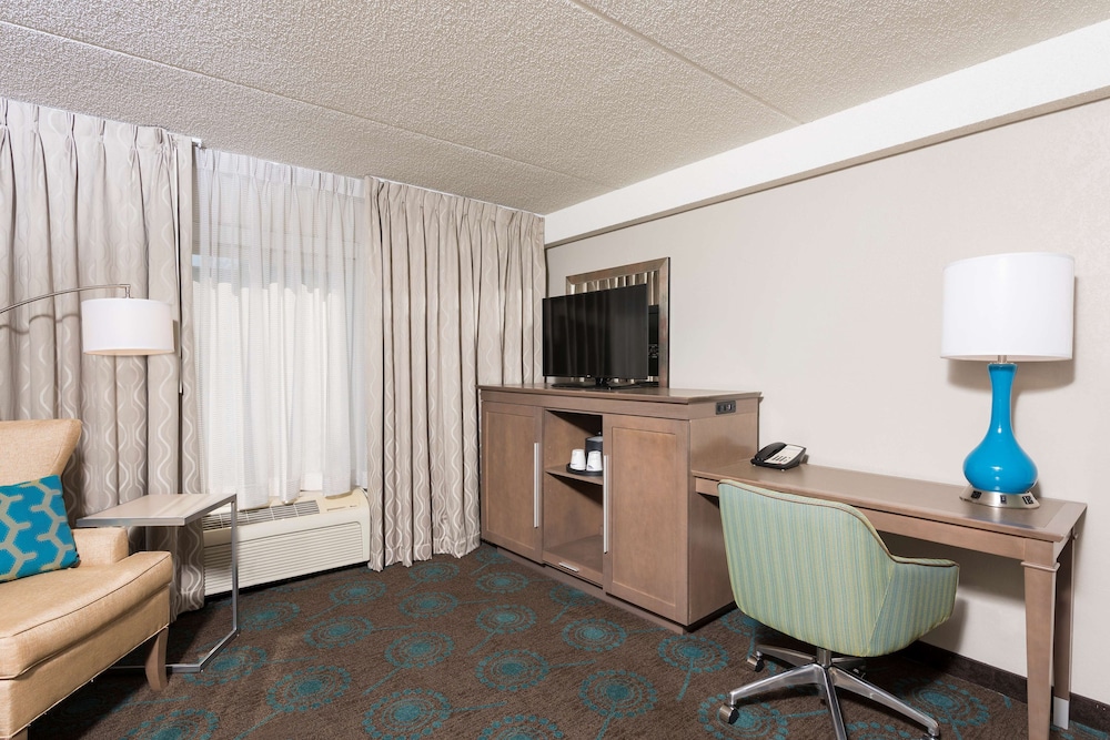 Hampton Inn Bloomington - photo 35
