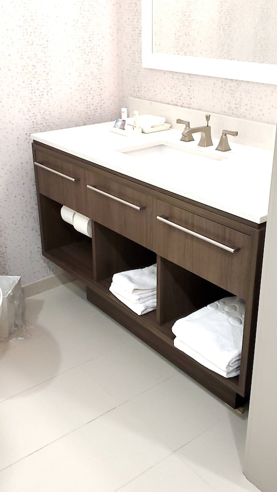 Home2 Suites by Hilton Walpole Foxboro - photo 22