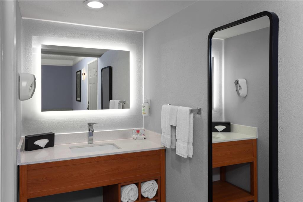 La Quinta Inn by Wyndham Champaign - photo 35