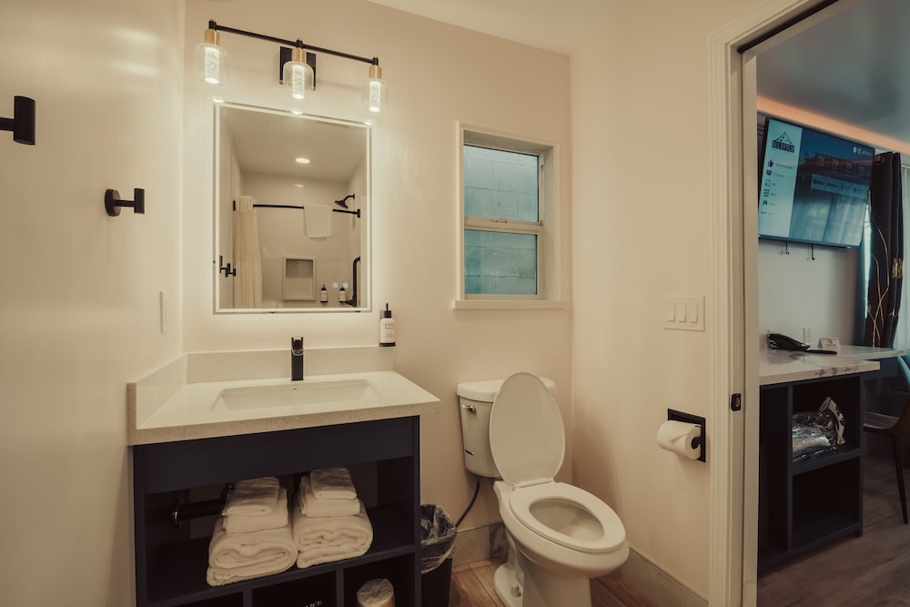 Blufftop Inn & Suites - photo 93