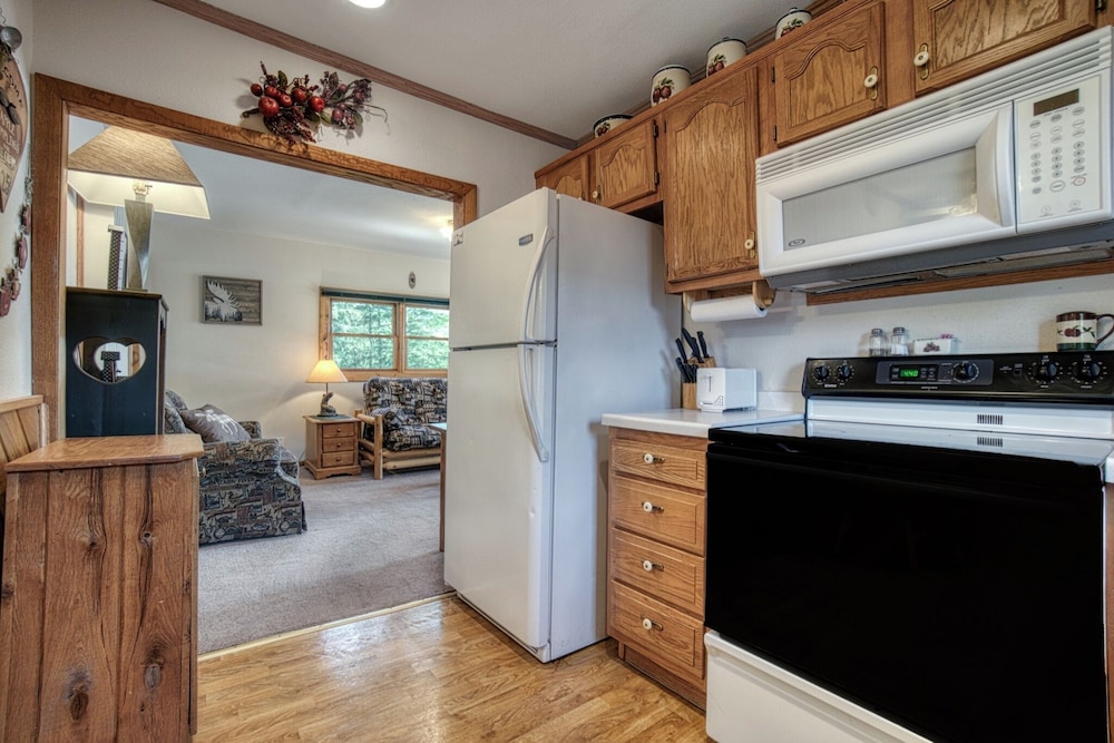 Lena's Northern Pines Resort - photo 55