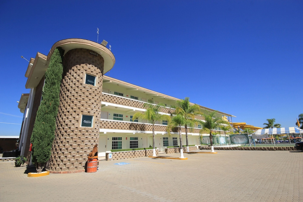 Hotel Splash Inn in Silao, Mexico