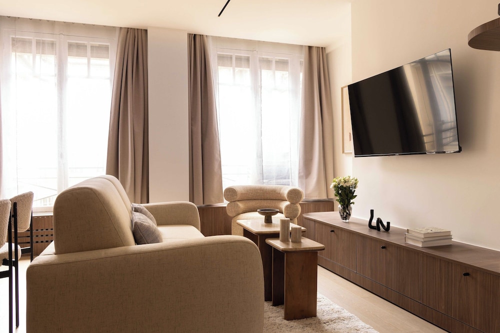 Elegant Apartment AC 2br 6p Madeleine — 4-Star Luxury Hotel in Paris, France