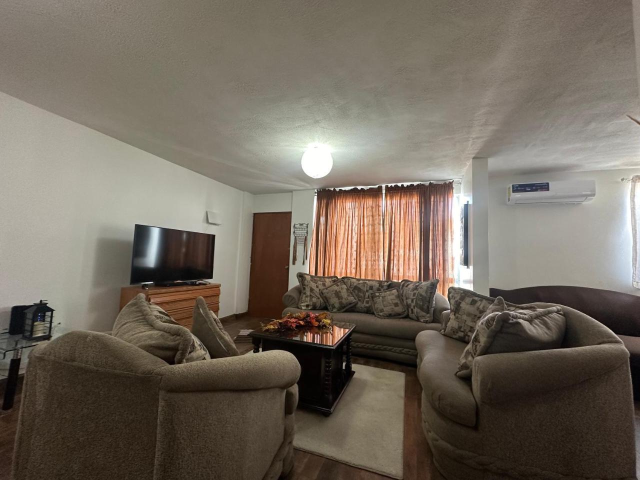 Departamento En Fraccionamiento Para 4 Personas Cuenta Con Todo Para Estancias Largas Seguridad Y Estacionamiento Zona Centrica Bancos Garitas Plazas in Tijuana, Mexico