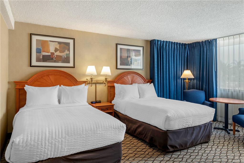 Clarion Hotel Anaheim Resort - photo 15