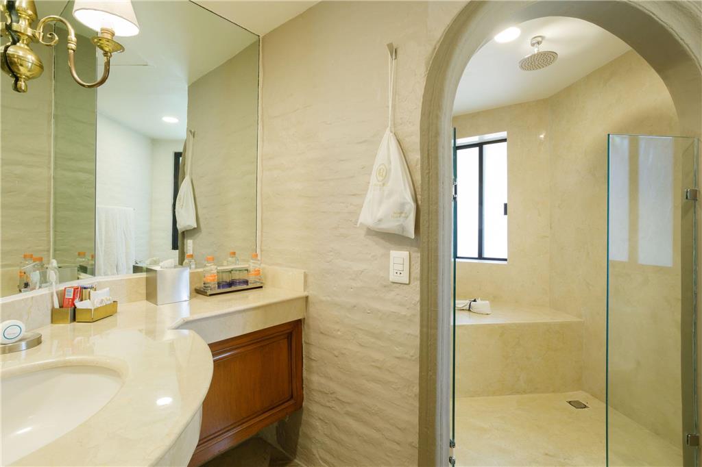 Presidential Suite bathroom