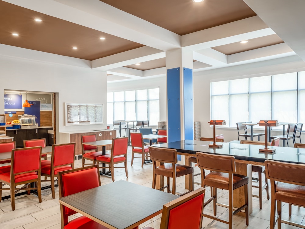 Holiday Inn Express Hotel & Suites Beaumont Nw By Ihg - photo 30