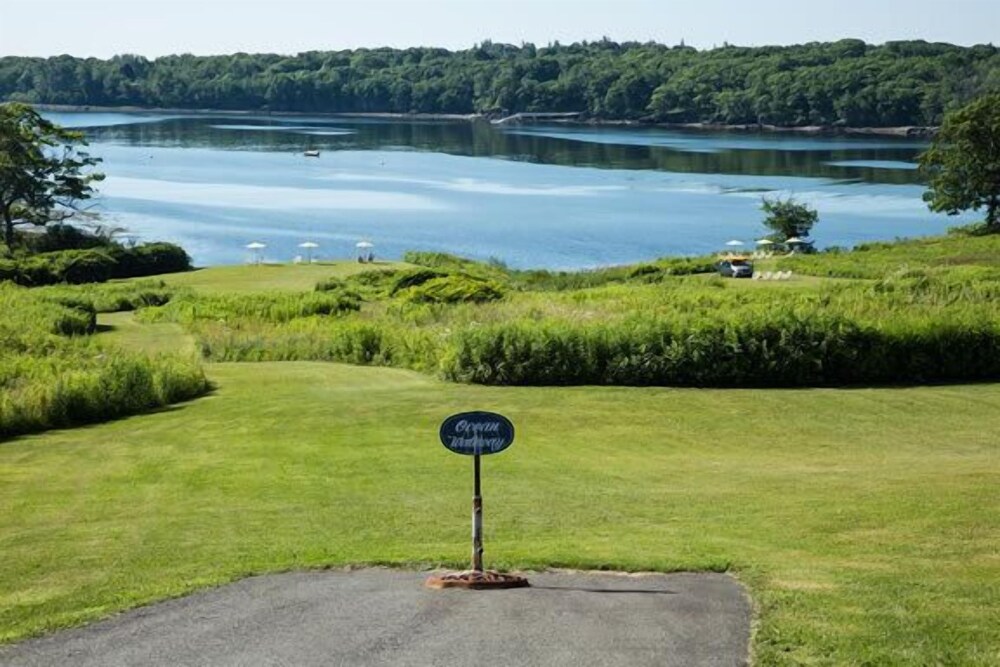 Strawberry Hill Seaside Inn - photo 20