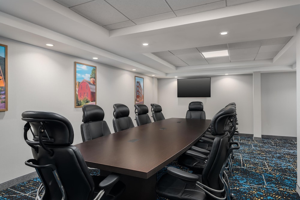 Hampton Inn Pawtucket - photo 32
