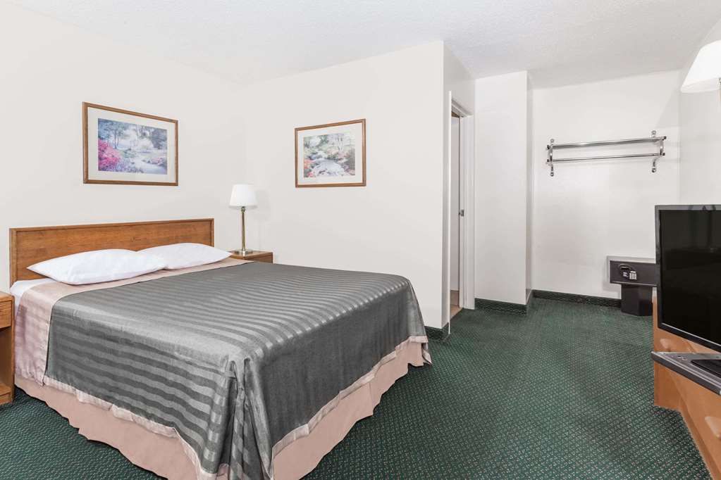 Travelodge by Wyndham Grants Pass - photo 10