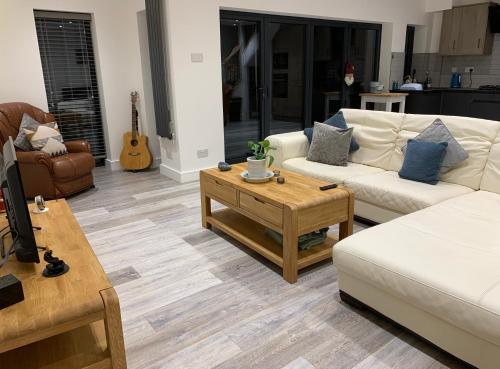 Surfers Lodge Rest Bay Porthcawl — 4-Star Luxury Hotel in Porthcawl, United Kingdom