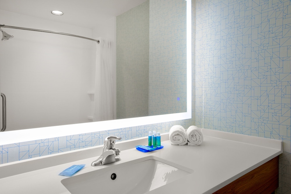 Holiday Inn Express & Suites Ontario - photo 23