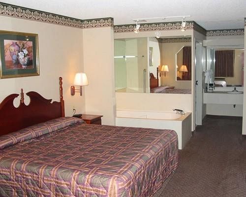 Nola Inn and Suites - photo 13