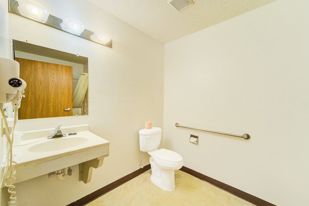 Capital O Amerihost Inn and Suites Kingdom City Hwy 54 MO - photo 40