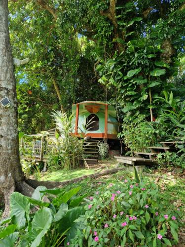 Dôme en bord de rivière in Saint-Claude, Guadeloupe