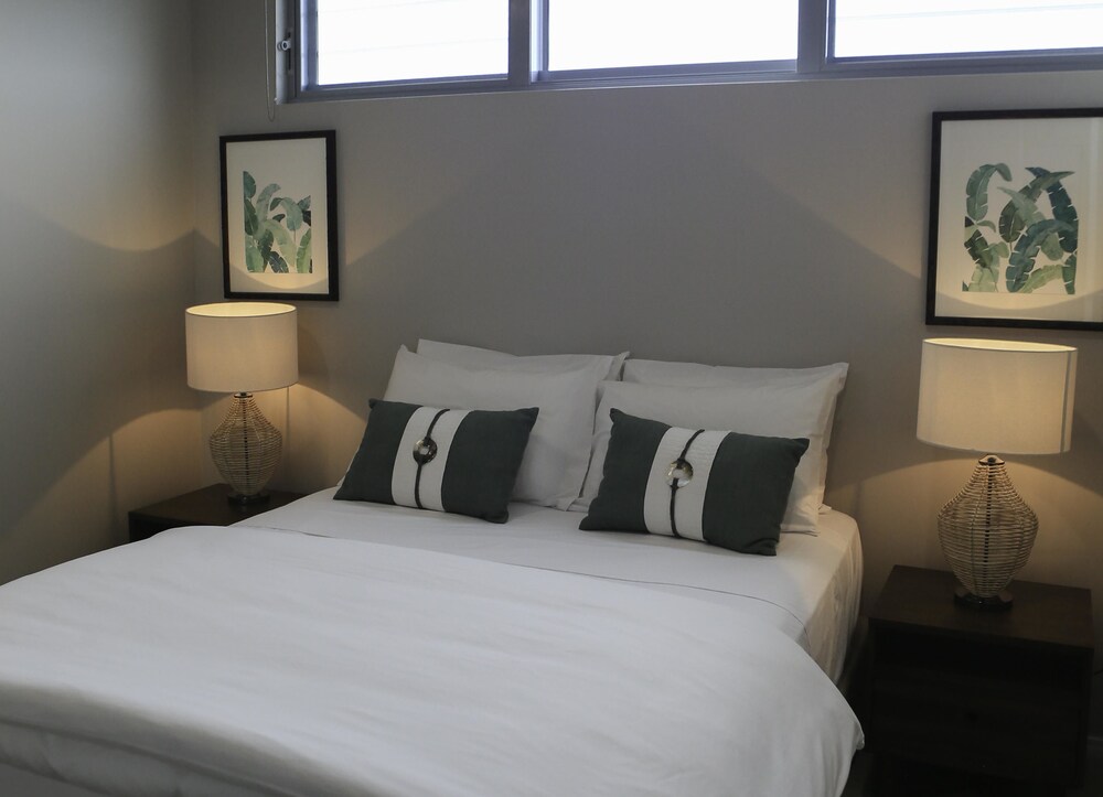 Aqua Aqua Luxury Penthouses — Urangan — photo 2