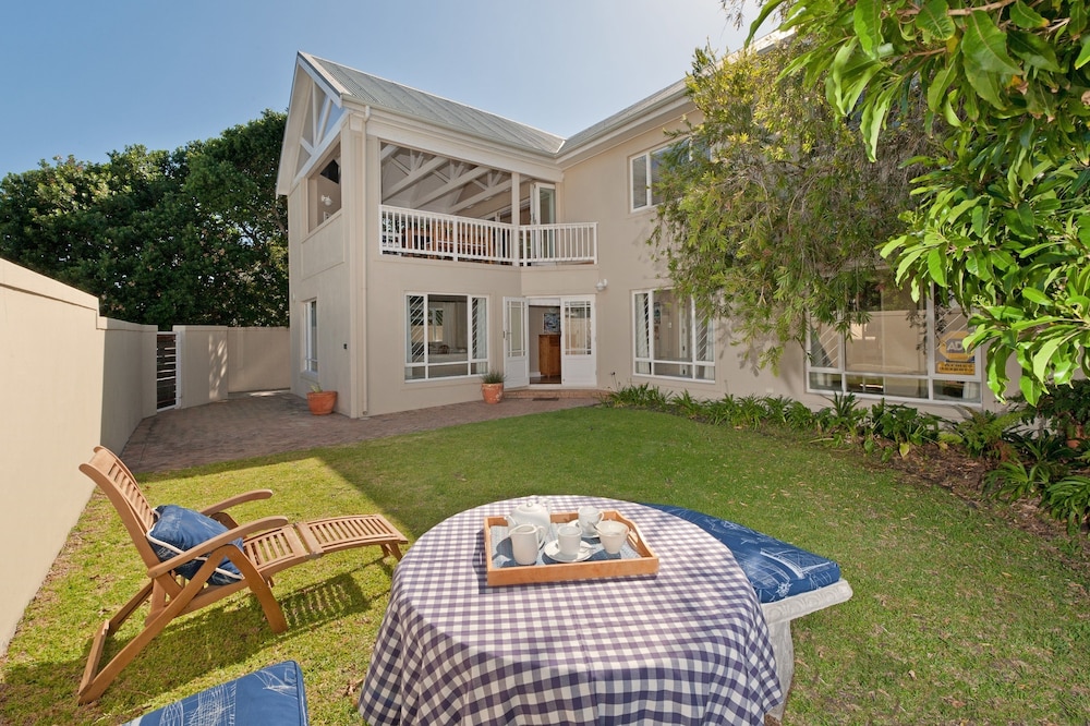 Huis Langbaai — 4-Star Luxury Hotel in Hermanus, South Africa