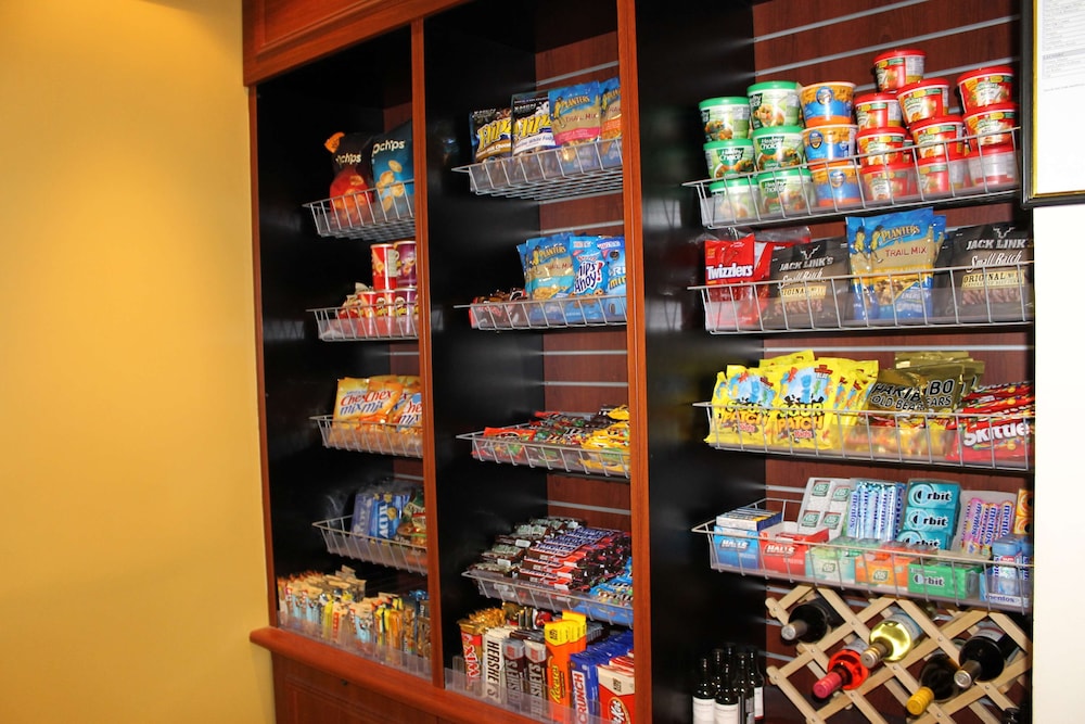Hilton Garden Inn Addison - photo 36