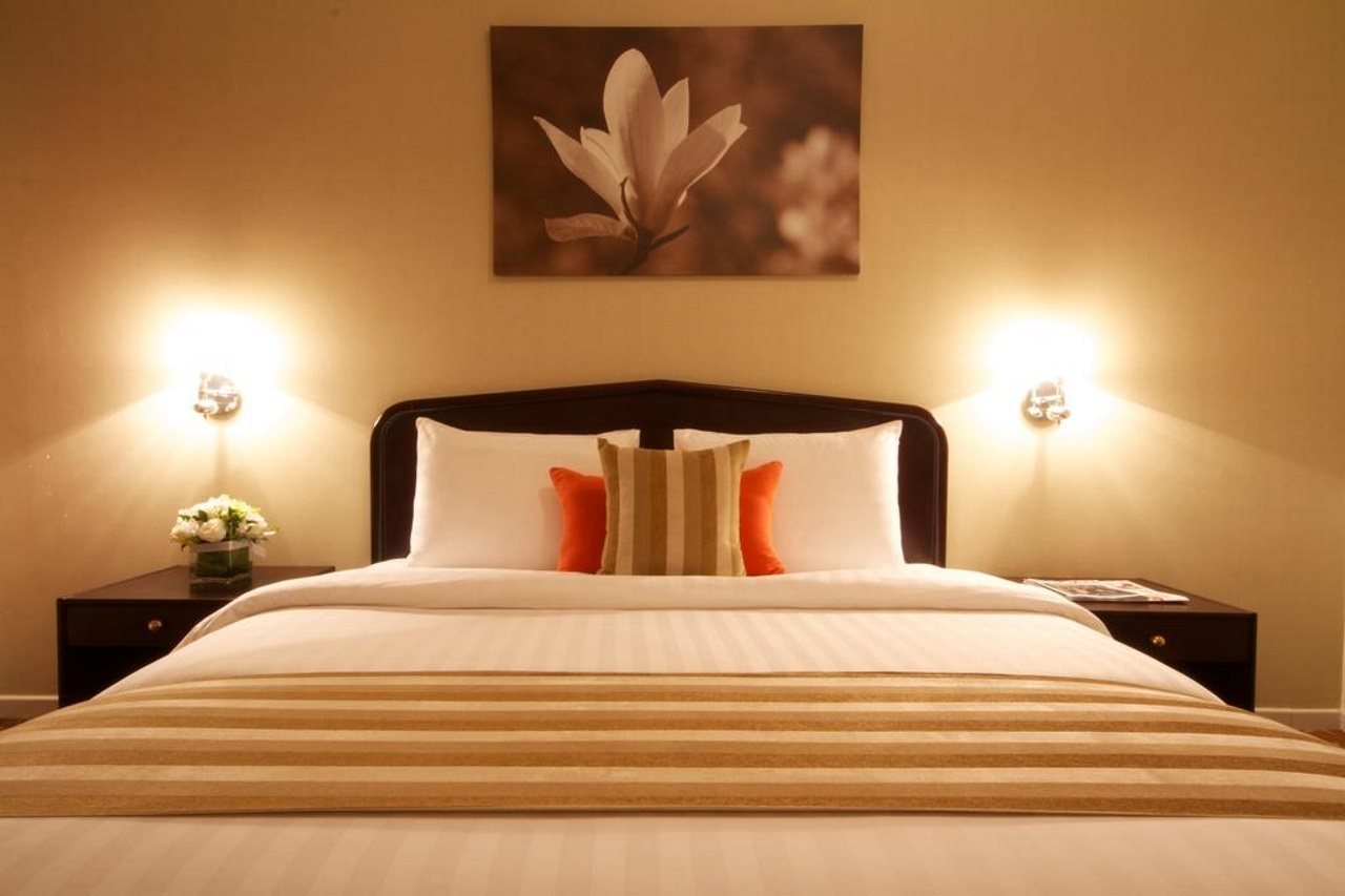 Oasis Court Hotel & Apartments