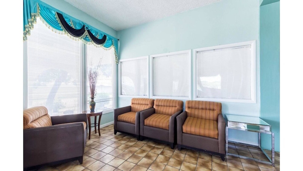 HillView Inn - photo 2