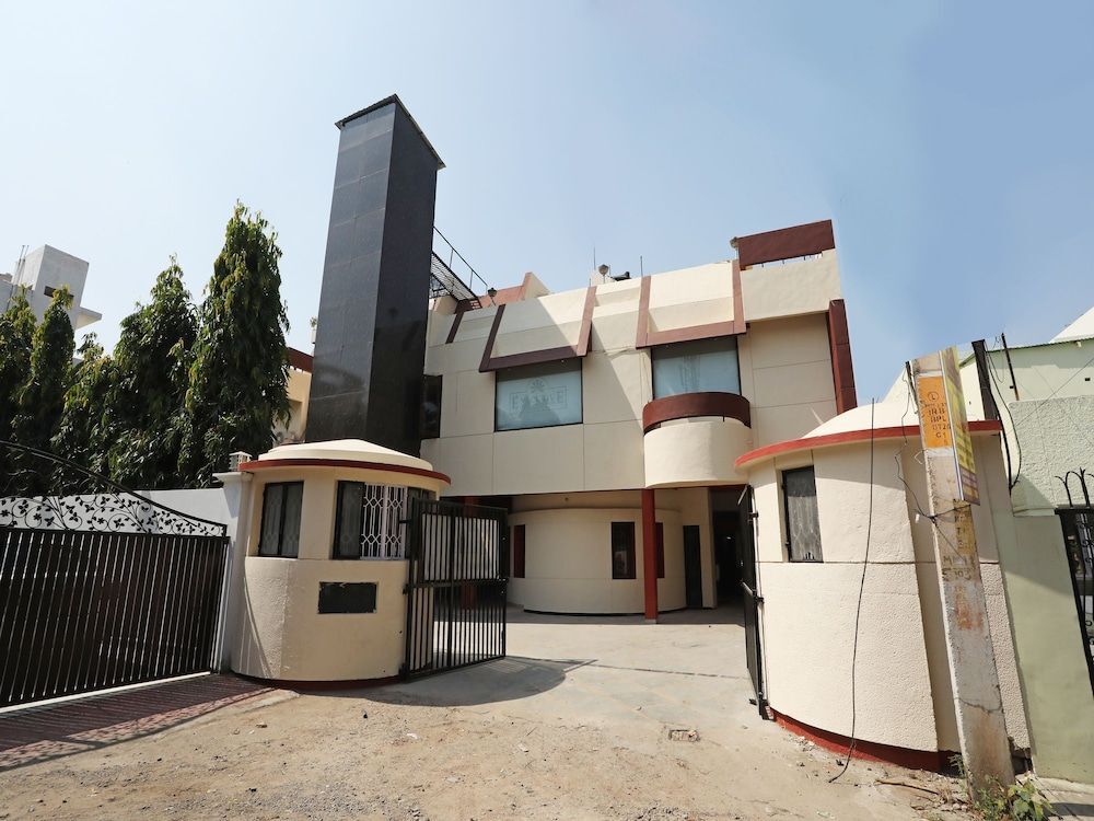 Hotel Executive - carbon neutral hotel in Lucknow