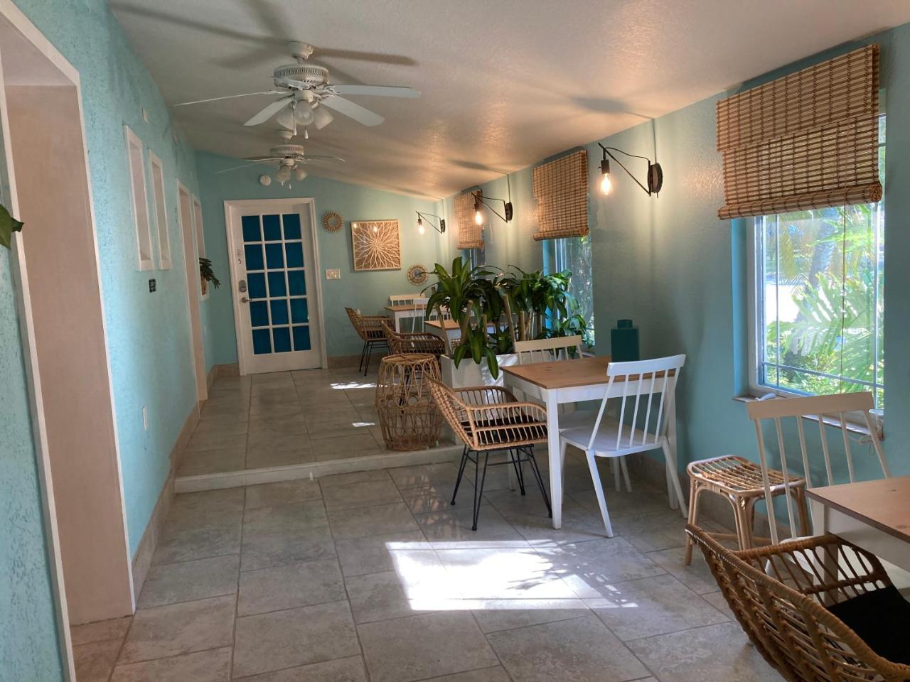 3gulls Inn Ozona Boutique Hotel Steps From Restaurants & Brewery Swimspa Pool Pet Friendly - photo 7