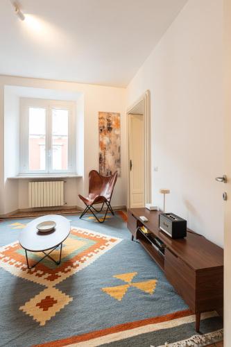 Spacious One Bedroom Moscova Mirable Pm — 4-Star Luxury Hotel in Milan, Italy