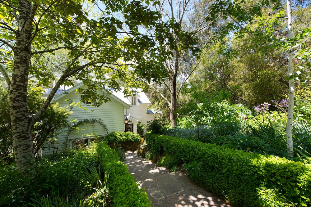 Lakeleigh — 4-Star Luxury Hotel in Daylesford, Australia